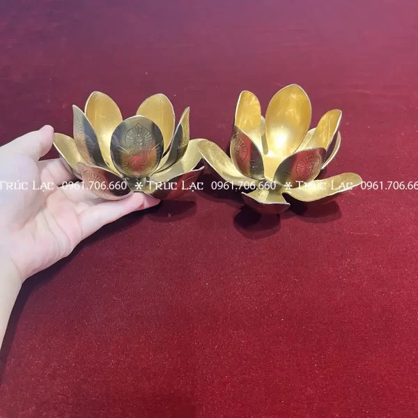 Vệt hun trên chân nến cánh sen Phật cao 9cm
