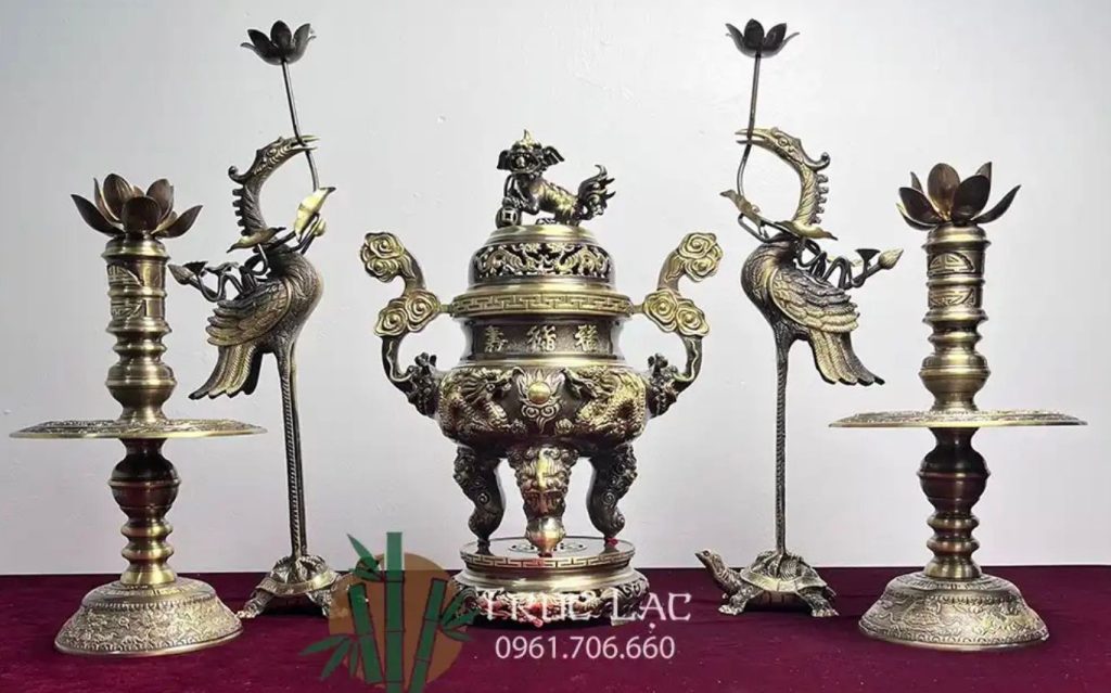 Đồ đồng trong kiến trúc cổ Việt Nam: Vẻ đẹp bền vững của văn hóa dân tộc 3 Đỉnh đồng, ngũ sự, tam sự
