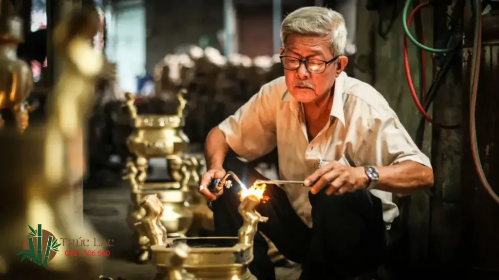 Làng Nghề Đúc Đồng Đại Bái - Hành Trình Gìn Giữ Tinh Hoa Nghề Đúc Đồng Việt Nam Qua Hàng Nghìn Năm 1 làng nghề đúc đồng Đại Bái, nghệ nhân