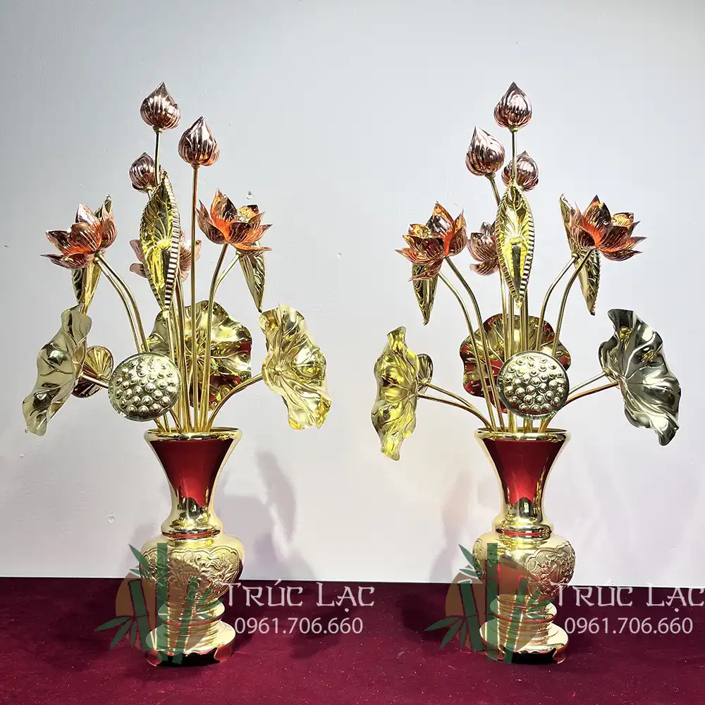 Trang trí phòng khách bằng đồ đồng - Bí quyết tạo điểm nhấn sang trọng cho không gian sống 3 bình hoa đồng